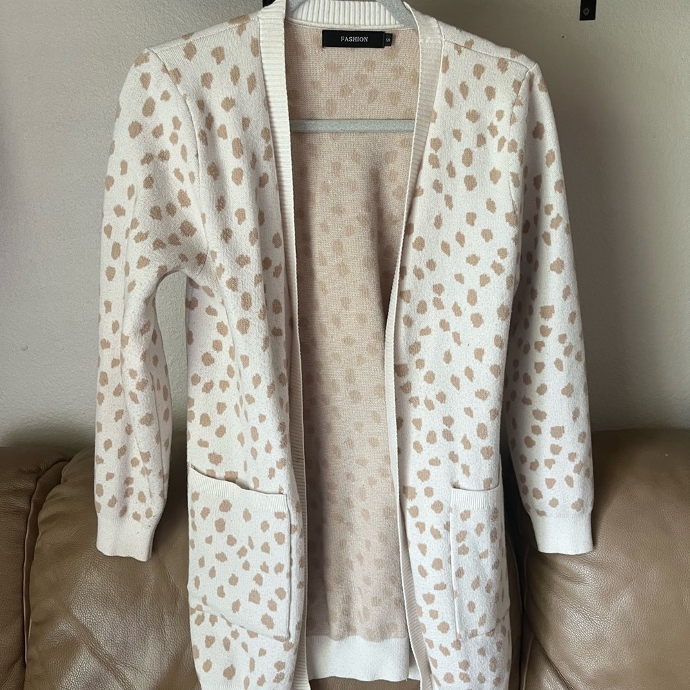 Women's Cream and Tan Sweater size s